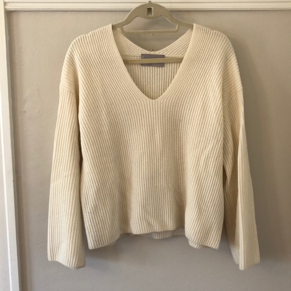 Everlane Sweaters - Everlane ivory cashmere sweater size medium